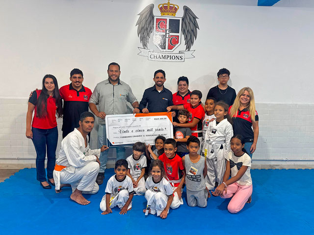 Hexagono entrega 25 mil reais para projetos educacao em acao e formando craques em itabirito 1