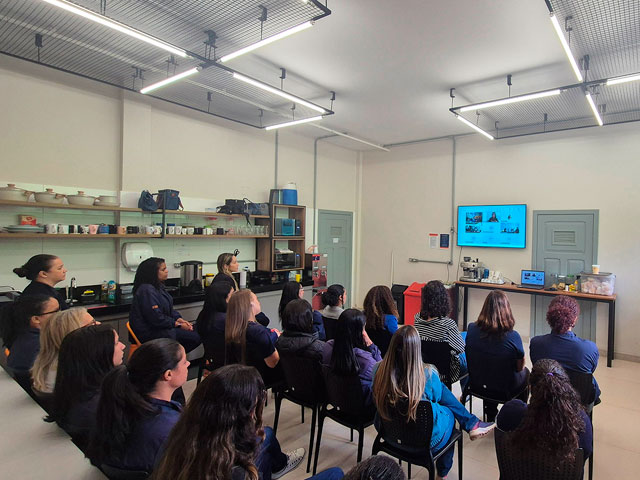Informacao que protege no mes da mulher hexagono realiza palestra com delegada da delegacia da mulher de ouro preto 4
