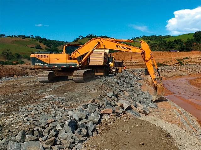 Terraplenagem 640 480 1